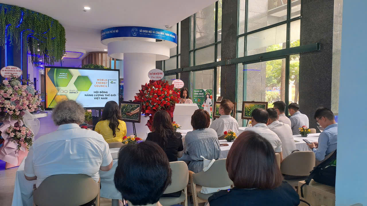 B&agrave; TytaThy Nguyễn, Chủ tịch WEC Việt Nam chia sẻ tại sự kiện