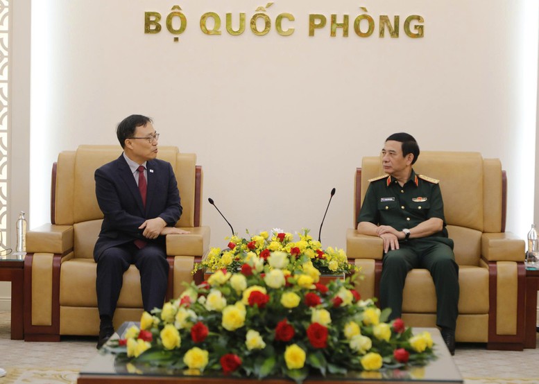 Phó Thủ tướng, Bộ trưởng Bộ Quốc phòng Phan Văn Giang tiếp Đại sứ Hàn Quốc tại Việt Nam