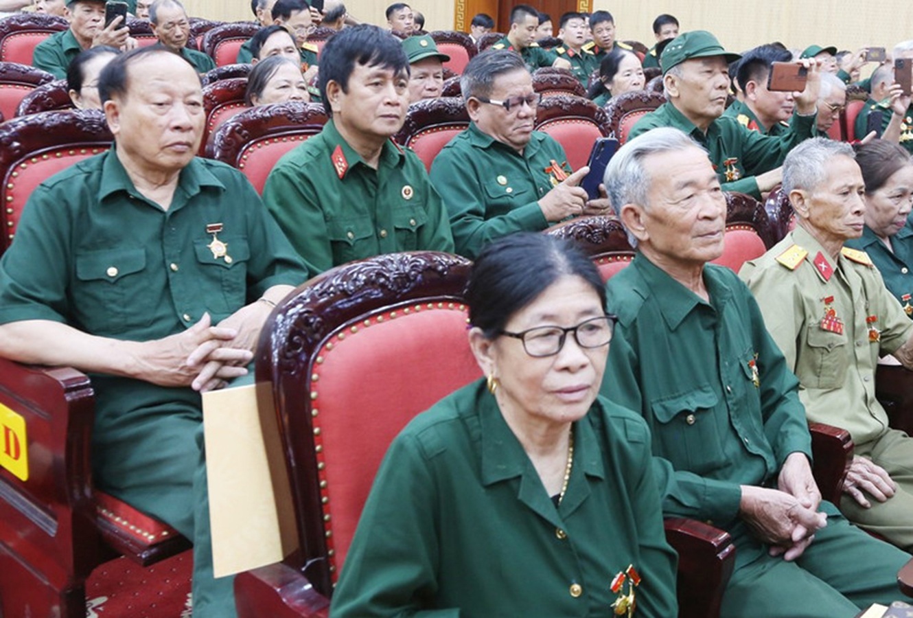 Bộ Nội vụ đề xuất tăng mạnh loạt mức chi hỗ trợ, tạo thuận lợi cho người có công và thân nhân di chuyển, tri ân