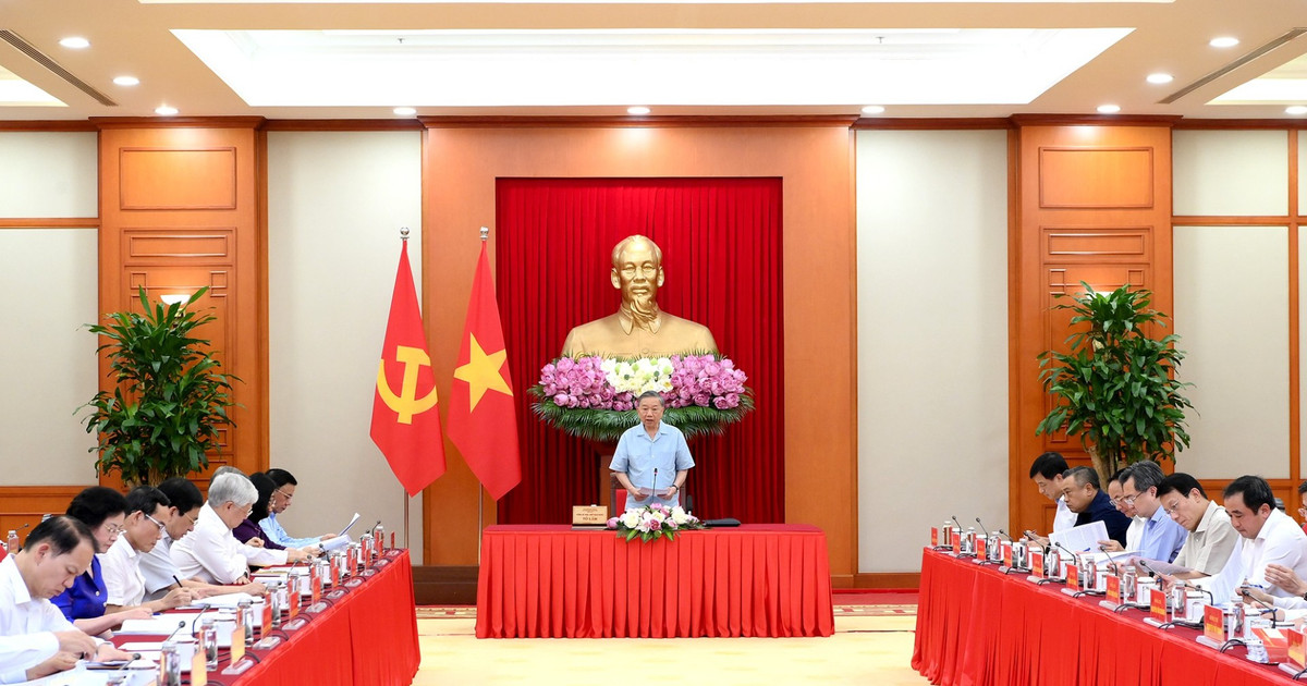 Tổng Bí thư, Chủ tịch nước Tô Lâm chủ trì làm việc về công tác chuẩn bị sơ kết 1 năm vận hành chính quyền 3 cấp