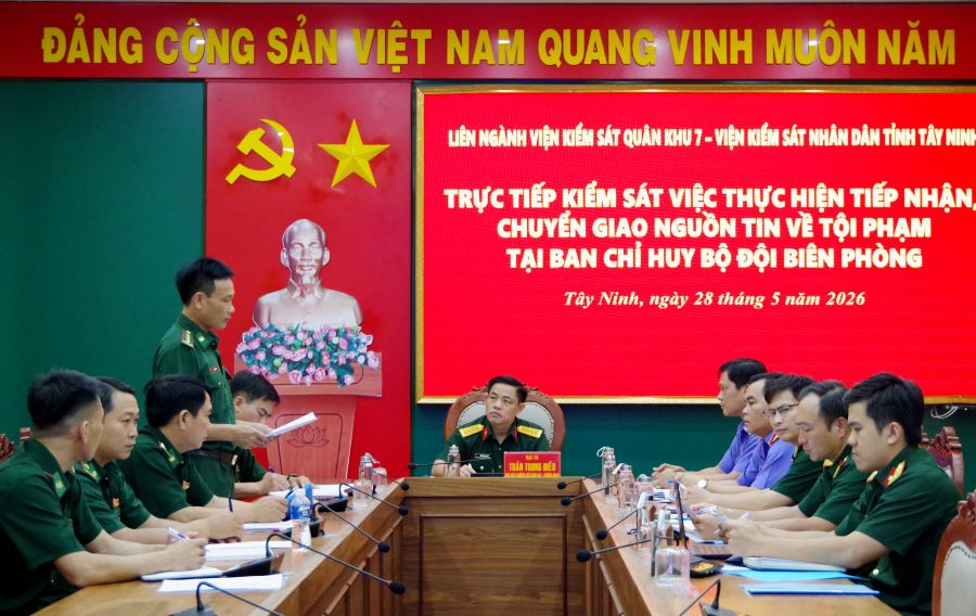 Quang cảnh buổi l&agrave;m việc