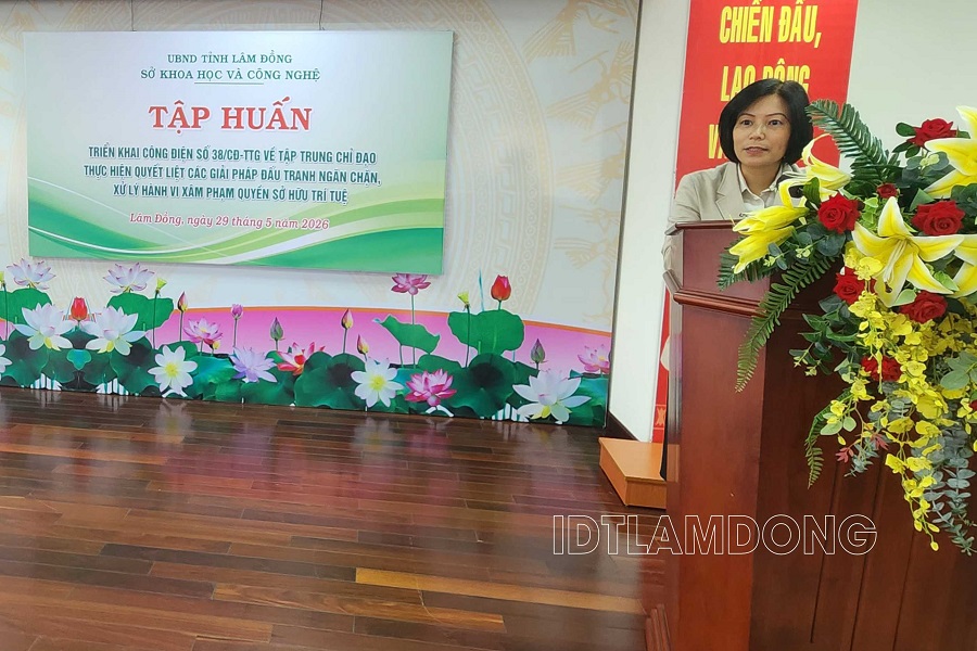 Bà Phạm Thị Nhâm – Phó Giám đốc Sở Khoa học và Công nghệ Lâm Đồng phát biểu tại Hội nghị tập huấn. Bà Phạm Thị Nhâm – Phó Giám đốc Sở Khoa học và Công nghệ Lâm Đồng phát biểu tại Hội nghị tập huấn.
