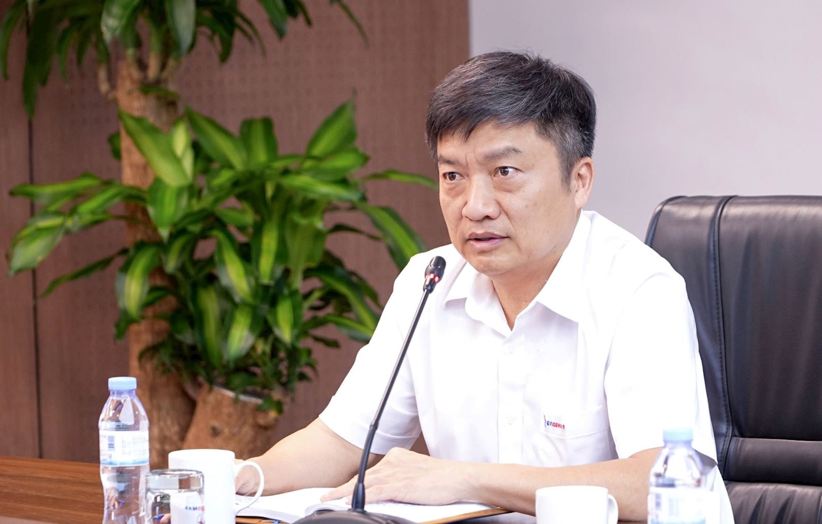 Chủ tịch Hội đồng th&agrave;nh vi&ecirc;n EVNGENCO1 Nguyễn Tiến Khoa ghi nhận v&agrave; biểu dương những kết quả nổi bật