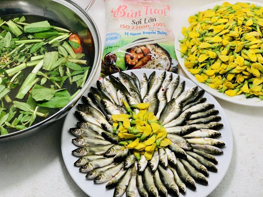 Lẩu c&aacute; linh b&ocirc;ng đi&ecirc;n điển &ndash; M&oacute;n ăn chỉ c&oacute; một lần trong năm tại miền T&acirc;y
