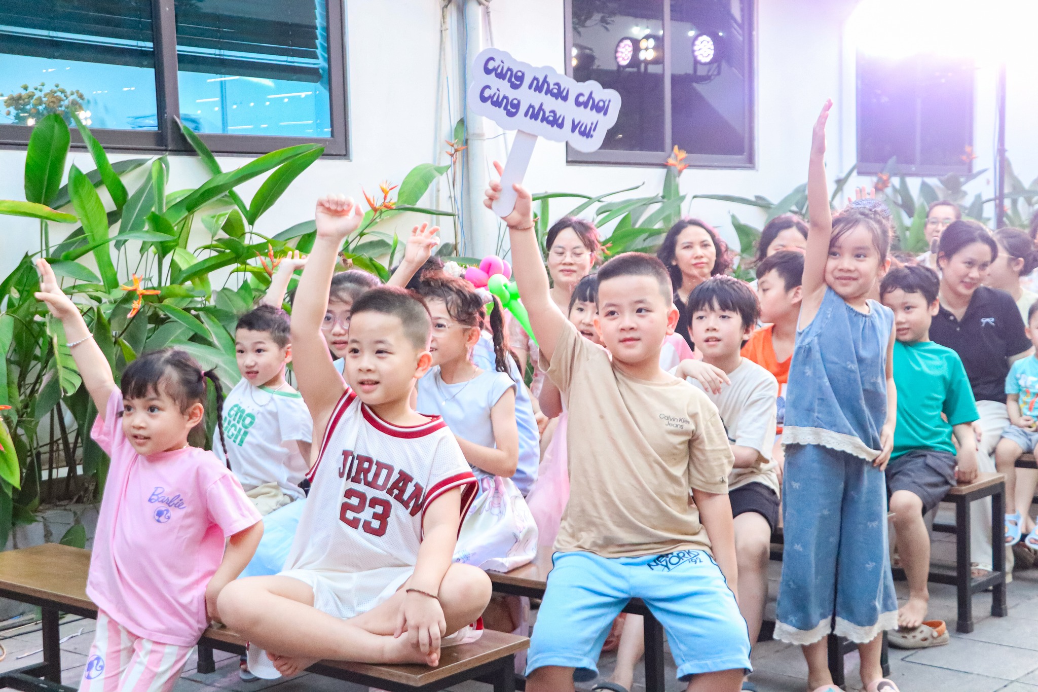 Tiếng reo hò, cổ vũ vang lên không ngớt tại chương trình “Gia đình lớn mạnh – Các con hạnh phúc” Tiếng reo hò, cổ vũ vang lên không ngớt tại chương trình “Gia đình lớn mạnh – Các con hạnh phúc”