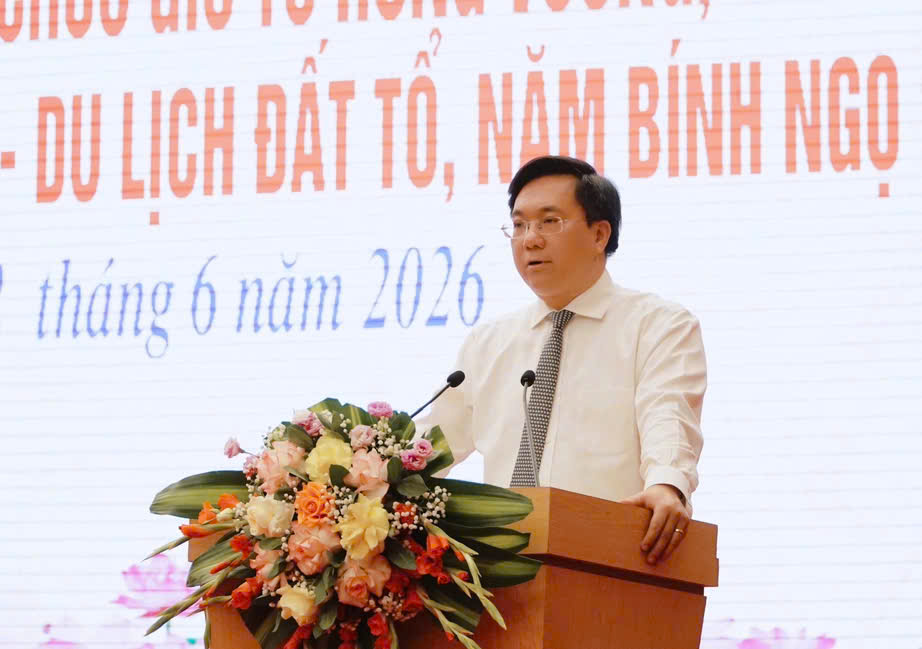 Chủ tịch UBND tỉnh Ph&uacute; Thọ Trần Duy Đ&ocirc;ng ph&aacute;t biểu tại hội nghị.