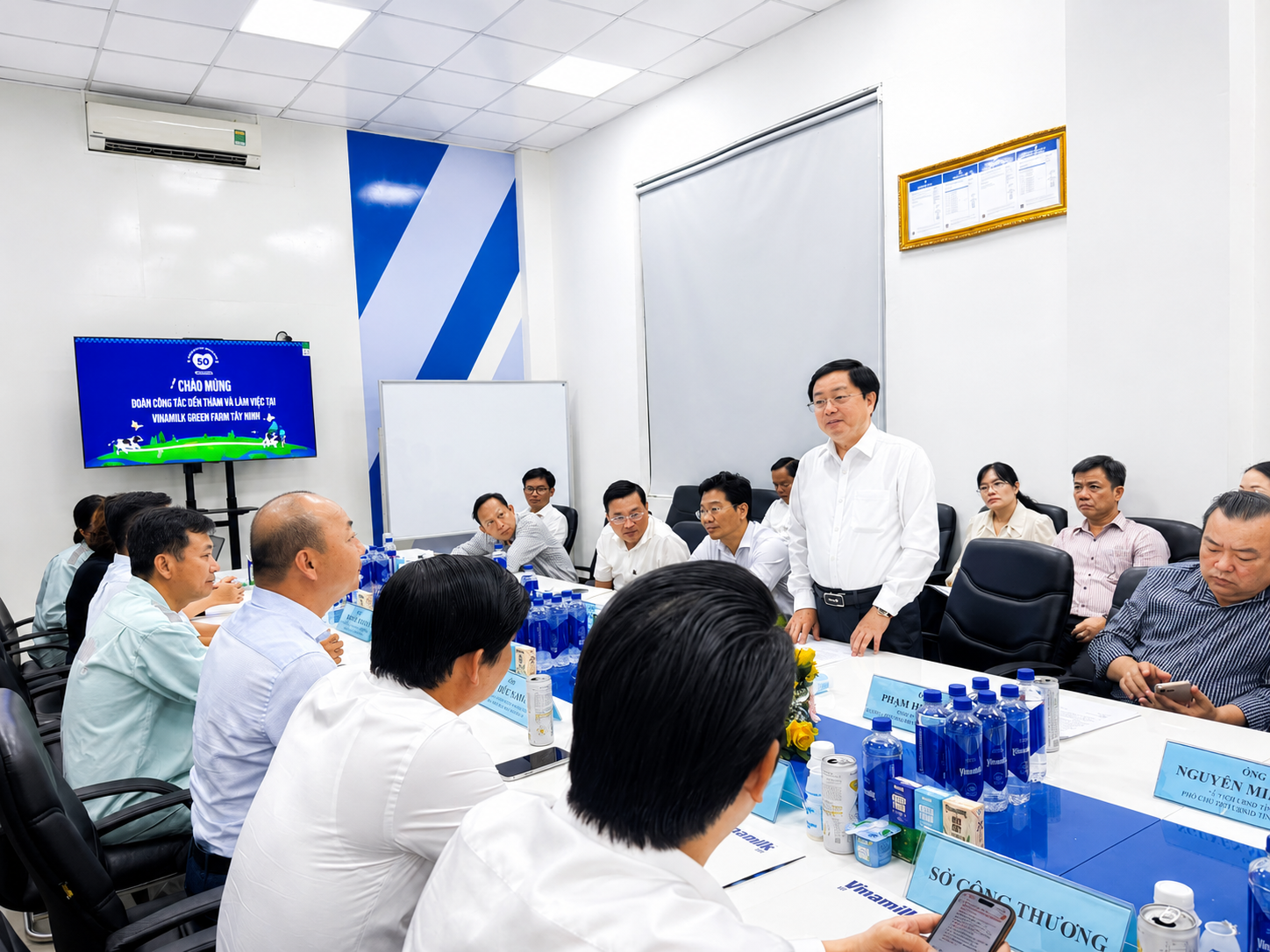 &Ocirc;ng Nguyễn Văn Quyết - Ủy vi&ecirc;n Ban chấp h&agrave;nh Trung ương Đảng, B&iacute; thư Tỉnh ủy T&acirc;y Ninh &ndash; ph&aacute;t biểu trong chuyến thăm v&agrave; l&agrave;m việc tại trang trại Vinamilk Green Farm T&acirc;y Ninh (Ảnh: VN).