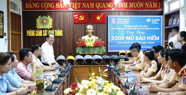 Đại diện cho Tập đoàn Quốc tế Á Châu phát biểu tại buổi lễ. Đại diện cho Tập đoàn Quốc tế Á Châu phát biểu tại buổi lễ.