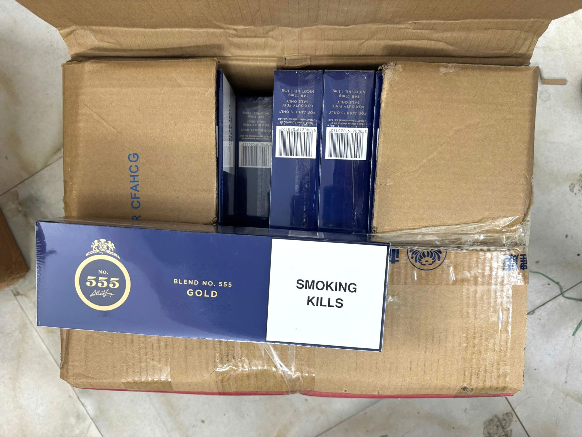 Hà Nội tạm giữ hơn 8.000 bao thuốc lá nhập lậu