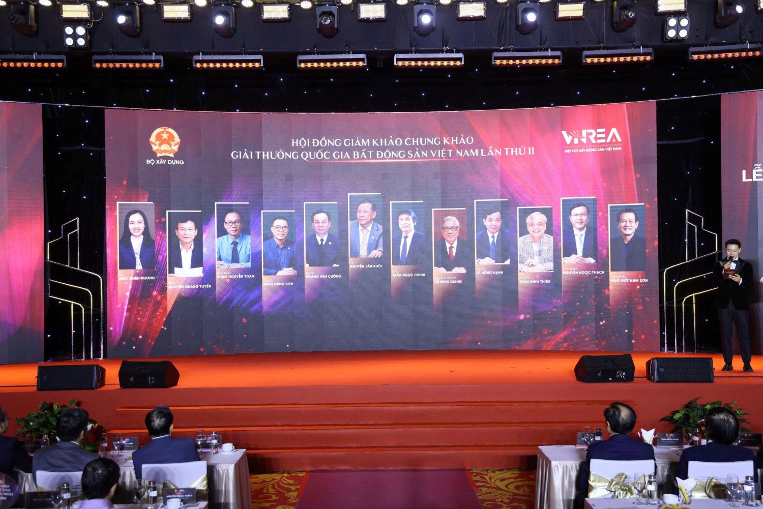 Lộ diện những doanh nghiệp bất động sản xuất sắc nhất Việt Nam 2026, Vinhomes nhận giải đặc biệt