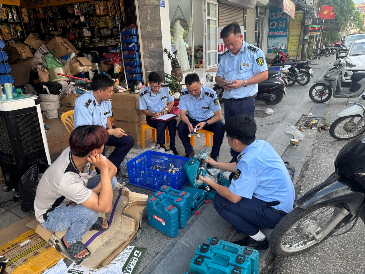 Tuyên Quang: Liên tiếp triệt phá nhiều cơ sở kinh doanh hàng giả mạo nhãn hiệu trong tháng cao điểm