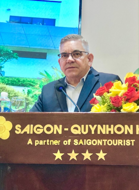 &Ocirc;ng Waegner Thomas tr&igrave;nh b&agrave;y tham luận về c&ocirc;ng t&aacute;c BVMT ở C&ocirc;ng ty TNHH Kurz Việt Nam. Ảnh: Viết Hiền