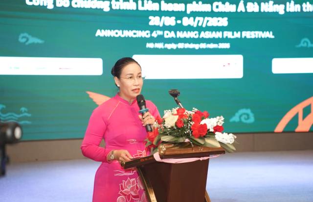 Ph&oacute; Chủ tịch UBND TP. Đ&agrave; Nẵng Nguyễn Thị Anh Thi ph&aacute;t biểu tại Họp b&aacute;o.