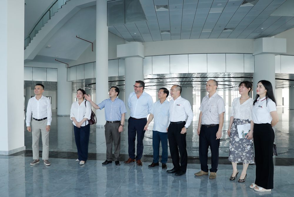 Đoàn công tác của Công ty ABE khảo sát Trung tâm Văn hóa - Triển lãm tỉnh. Đoàn công tác của Công ty ABE khảo sát Trung tâm Văn hóa - Triển lãm tỉnh.