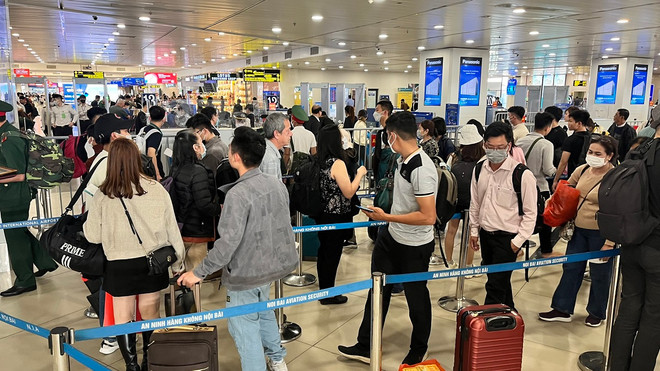 Sân bay Tân Sơn Nhất khai thác tới 720 chuyến bay mỗi ngày dịp cao điểm hè 2026