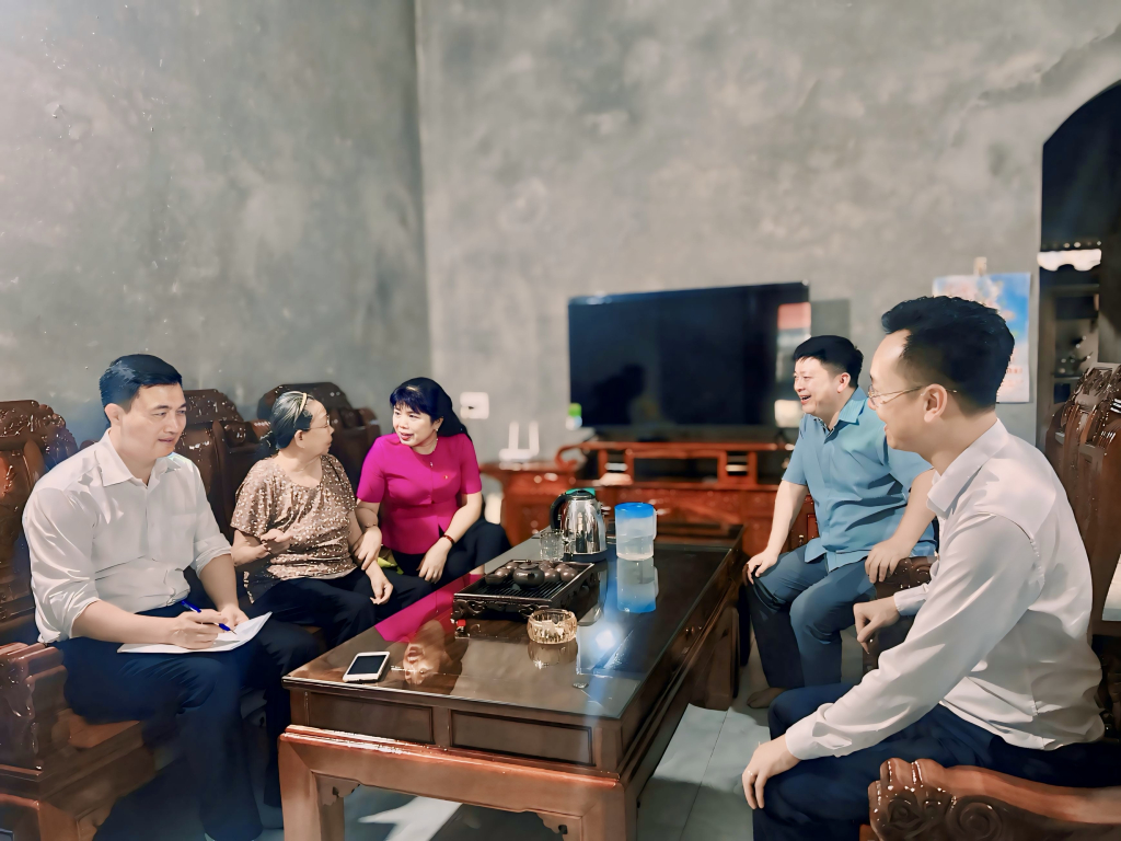 Đo&agrave;n khảo s&aacute;t thực tế tại Khu t&aacute;i định cư th&ocirc;n L&agrave;ng Ngang