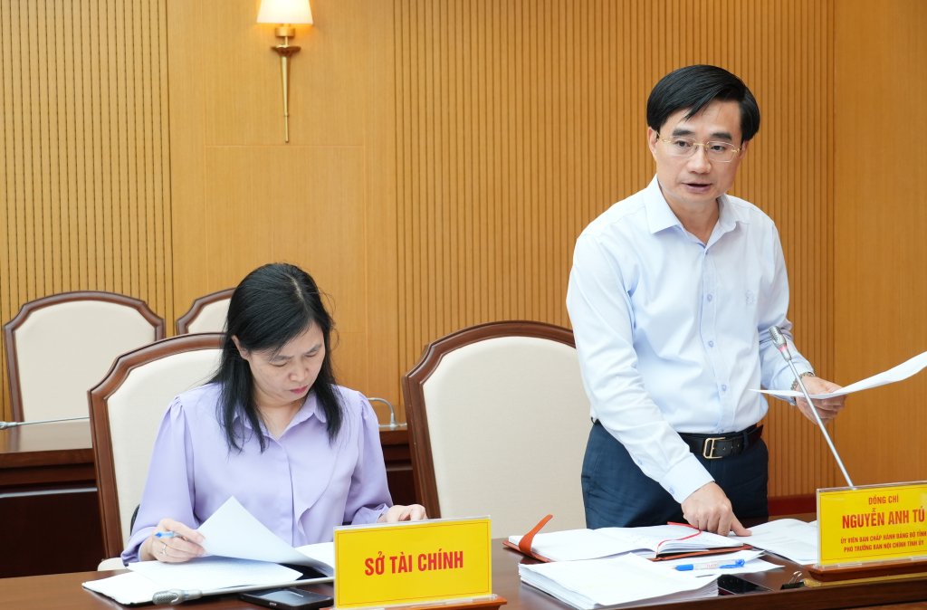 L&atilde;nh đạo Ban Nội ch&iacute;nh Tỉnh ủy Quảng Ninh ph&aacute;t biểu tại cuộc họp