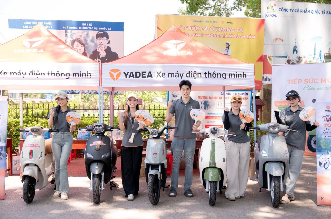 Xe điện Việt Thanh: Tiếp sức gần 80.000 thí sinh và hành trình đồng hành cùng thế hệ trẻ đến trường
