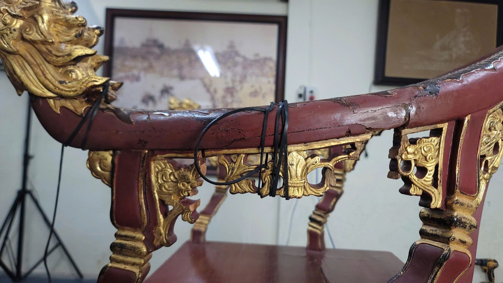 tay ngai bị bẻ g&atilde;y