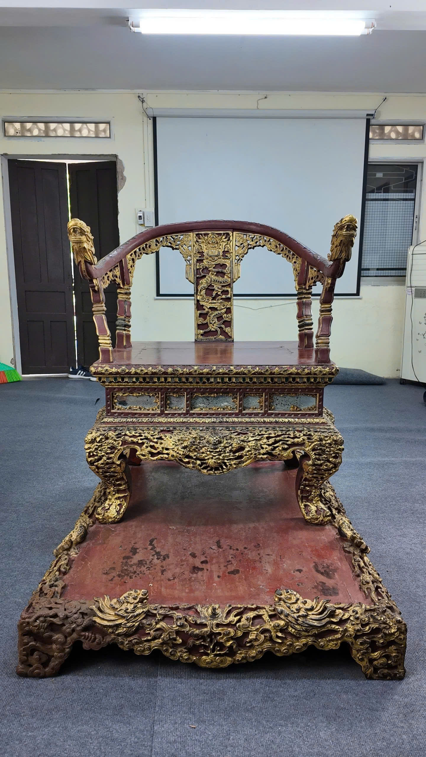 Ngai Vua Triều Nguyễn đ&atilde; được trưng b&agrave;y trở lại
