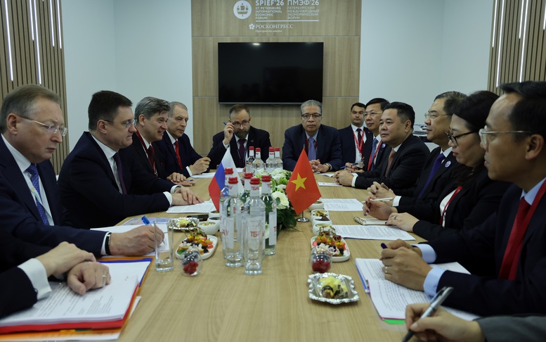 Phó Thủ tướng Thường trực Phạm Gia Túc làm việc với Phó Thủ tướng Nga Alexander Novak