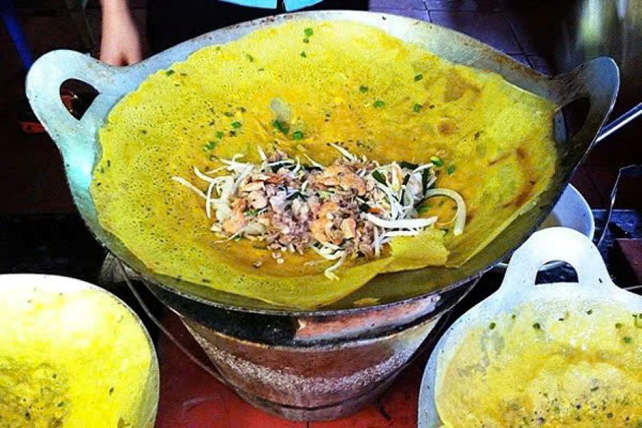 B&aacute;nh x&egrave;o miền T&acirc;y nổi bật với k&iacute;ch thước lớn (đường k&iacute;nh 30-40 cm), vỏ mỏng gi&ograve;n, nh&acirc;n đầy đặn,