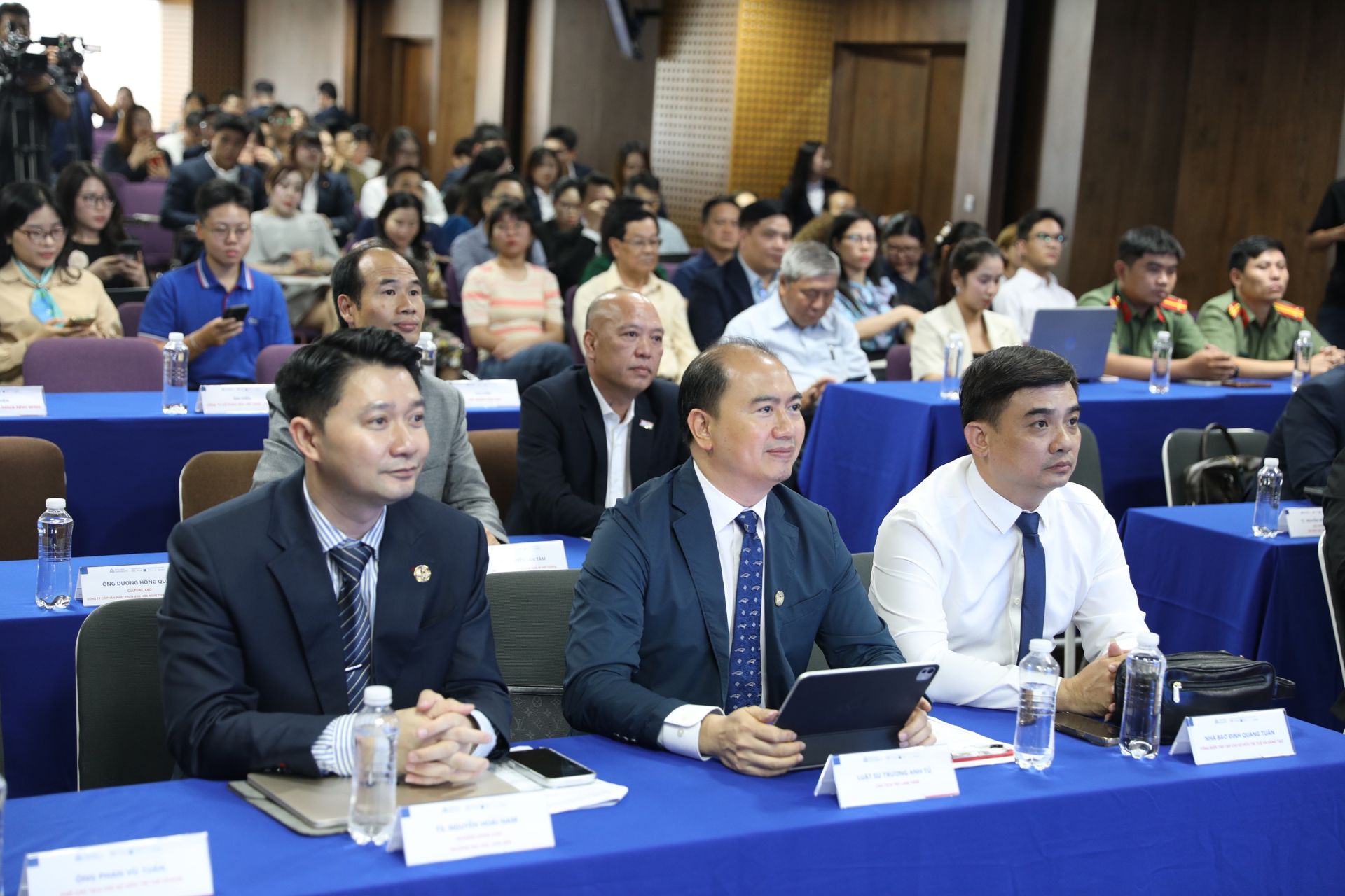 Đại biểu tham dự chương tr&igrave;nh