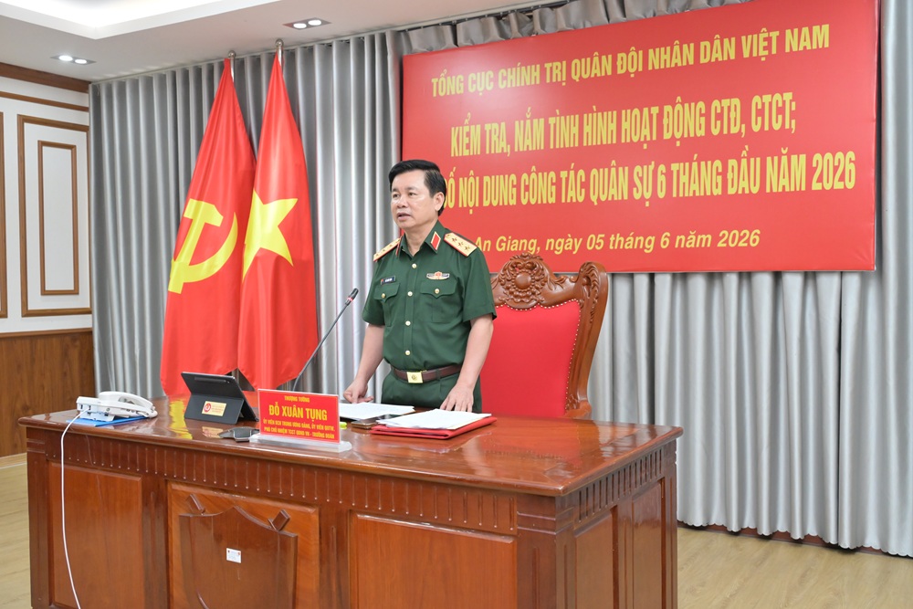 Thượng tướng Đỗ Xu&acirc;n Tụng - Ủy vi&ecirc;n Ban chấp h&agrave;nh Trung ương Đảng, Ủy vi&ecirc;n Qu&acirc;n ủy Trung ương, Ph&oacute; Chủ nhiệm Tổng cục Ch&iacute;nh trị Qu&acirc;n đội nh&acirc;n d&acirc;n Việt Nam ph&aacute;t biểu kết luận kiểm tra.