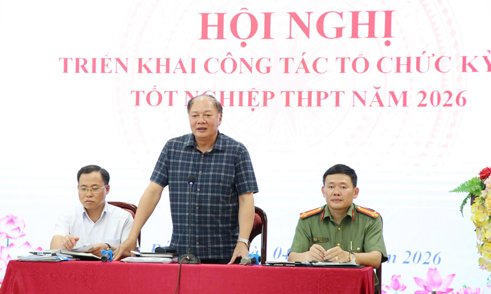 Đồng ch&iacute; Tạ Việt H&ugrave;ng ph&aacute;t biểu chỉ đạo tại hội nghị triển khai c&ocirc;ng t&aacute;c tổ chức Kỳ thi tốt nghiệp trung học phổ th&ocirc;ng năm 2026.