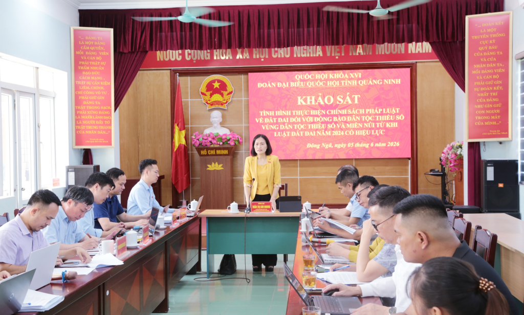 Đo&agrave;n khảo s&aacute;t l&agrave;m việc với x&atilde; Đ&ocirc;ng Ngũ