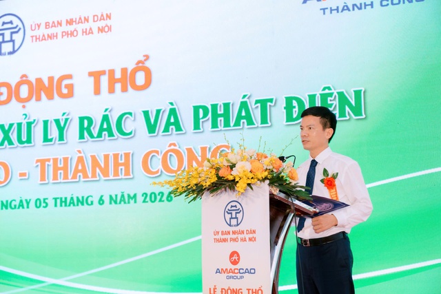 Ph&oacute; Chủ tịch UBND TP. H&agrave; Nội B&ugrave;i Duy Cường ph&aacute; biểu tại Lễ động thổ Dự &aacute;n Nh&agrave; m&aacute;y xử l&yacute; r&aacute;c v&agrave; ph&aacute;t điện AMACCAO - Th&agrave;nh C&ocirc;ng.