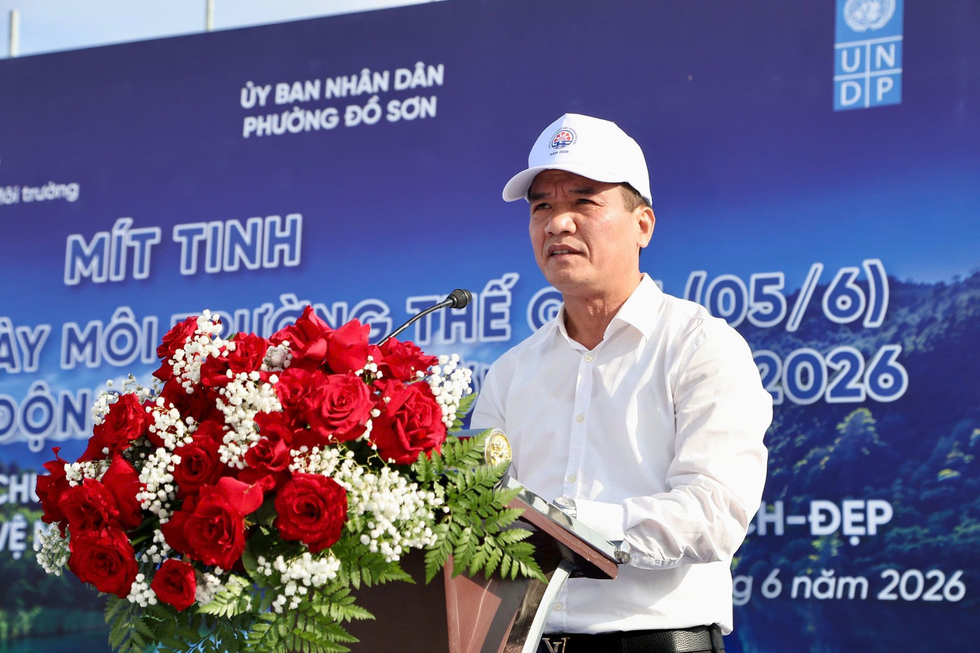 Ph&oacute; Gi&aacute;m đốc Sở N&ocirc;ng nghiệp v&agrave; M&ocirc;i trường Phạm Văn Thuấn ph&aacute;t biểu khai mạc Lễ m&iacute;t tinh.