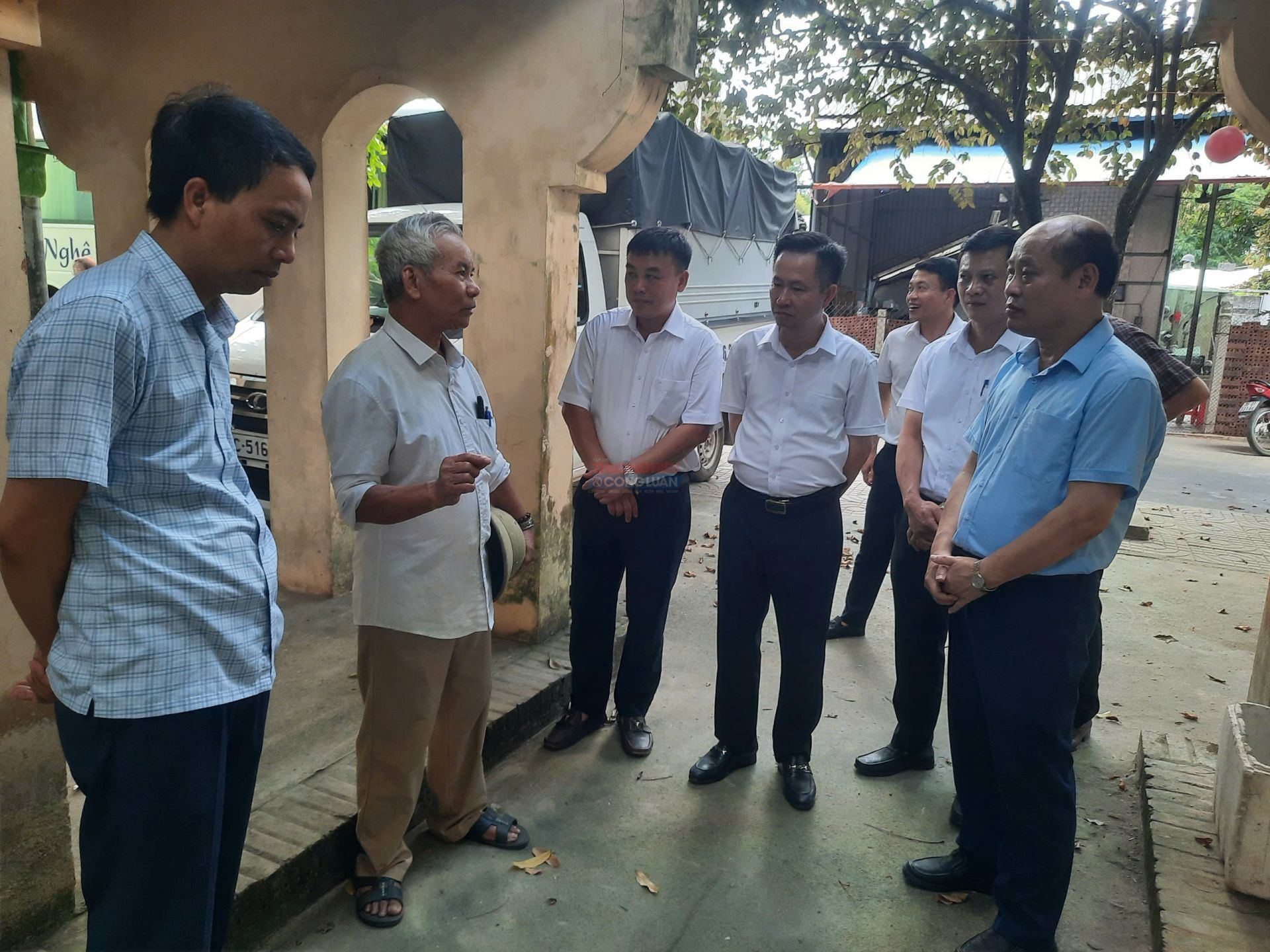 c&aacute;c đại biểu v&agrave; ph&oacute;ng vi&ecirc;n đ&atilde; tham quan Khu di t&iacute;ch lịch sử c&aacute;ch mạng Y&ecirc;n Trường, phố Đầm - từng l&agrave; khu phố bu&ocirc;n b&aacute;n sầm uất ở xứ Thanh những năm đầu thế kỷ XX