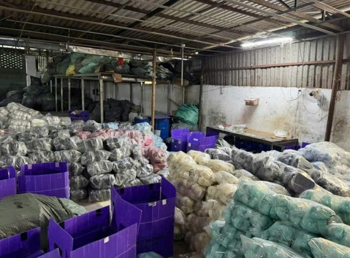 TP.HCM: Triệt phá xưởng sản xuất hơn 23.000 đôi dép giả nhãn hiệu nổi tiếng