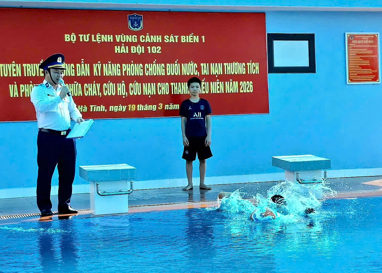 Thiếu tá Nguyễn Văn Thiệu tuyên truyền, hướng dẫn kỹ năng phòng chống đuối nước, tai nạn thương tích cho thanh, thiếu niên trên địa bàn đóng quân Thiếu tá Nguyễn Văn Thiệu tuyên truyền, hướng dẫn kỹ năng phòng chống đuối nước, tai nạn thương tích cho thanh, thiếu niên trên địa bàn đóng quân