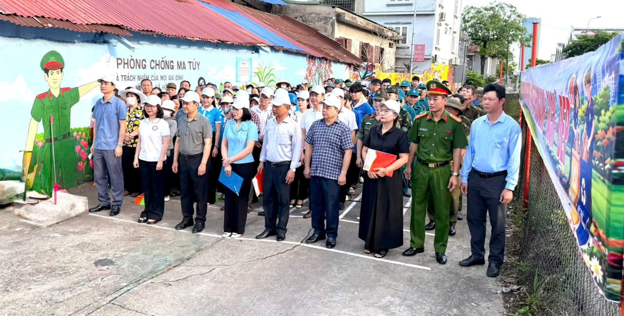 Quang cảnh buổi ra qu&acirc;n.