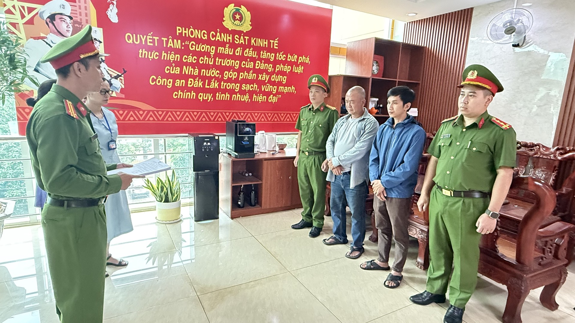 Đắk Lắk: Khởi tố giám đốc một công ty vì buôn bán hàng giả và lập "sổ sách kép" trốn thuế