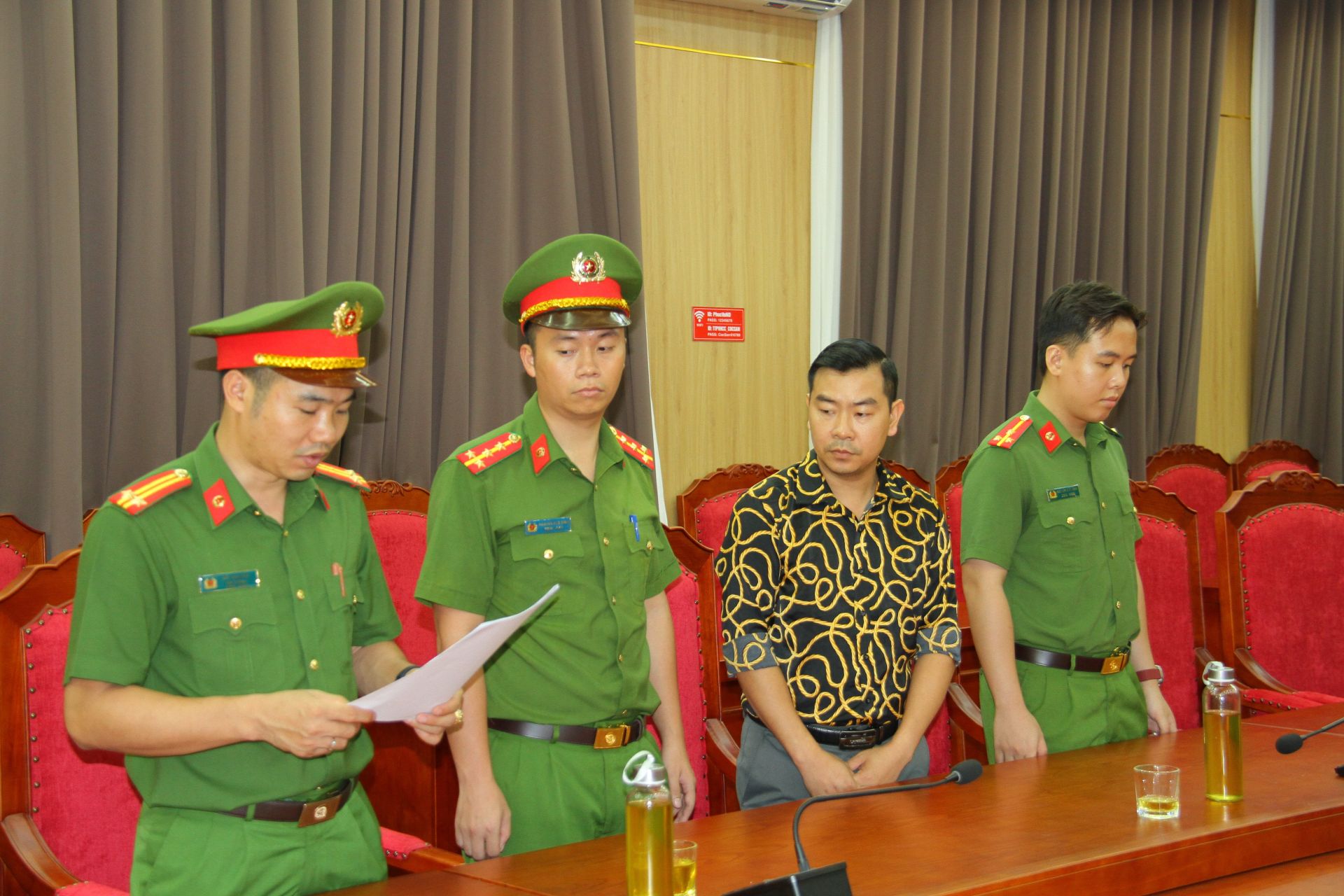 Thi h&agrave;nh lệnh bắt bị can để tạm giam đối với Nguyễn Đức Giang