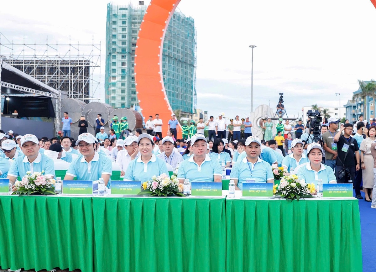 Các đại biểu tham dự buổi lễ Các đại biểu tham dự buổi lễ