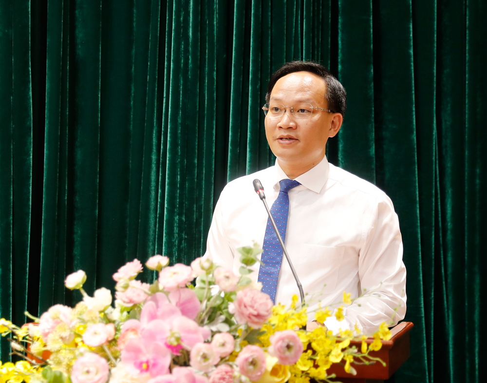 Đồng ch&iacute; Phạm Văn Thịnh ph&aacute;t biểu, ch&uacute;c mừng c&aacute;c nh&agrave; đầu tư.