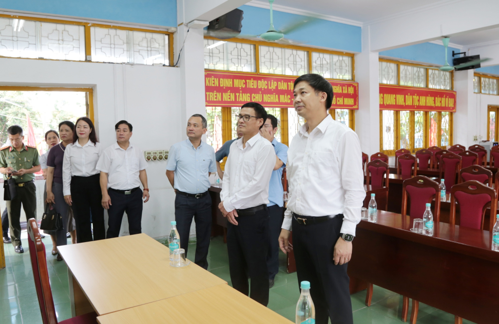Đoàn công tác kiểm tra việc chuẩn bị tổ chức Kỳ thi tốt nghiệp THPT năm 2026 tại điểm thi Trường THPT Hoàng Quốc Việt Đoàn công tác kiểm tra việc chuẩn bị tổ chức Kỳ thi tốt nghiệp THPT năm 2026 tại điểm thi Trường THPT Hoàng Quốc Việt