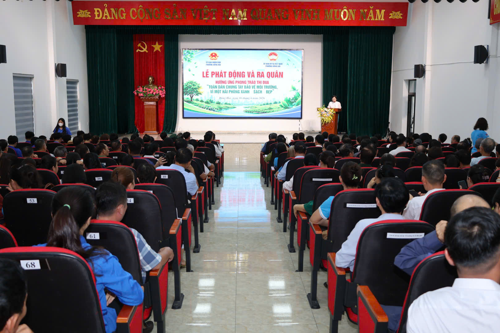 Quang cảnh buổi ph&aacute;t động.
