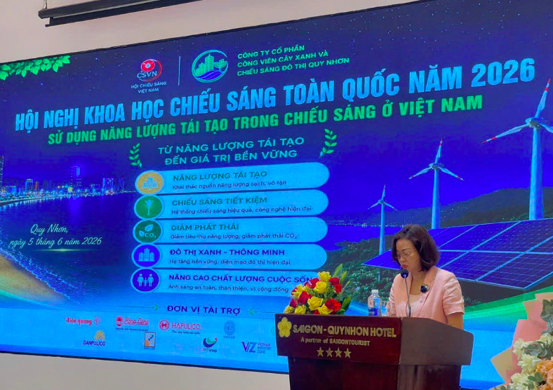 Bà Đặnng Thị Anh Thư, P. Cục trưởng Cục Hạ tầng Bộ XD phát biểu tại Hội nghị Bà Đặnng Thị Anh Thư, P. Cục trưởng Cục Hạ tầng Bộ XD phát biểu tại Hội nghị