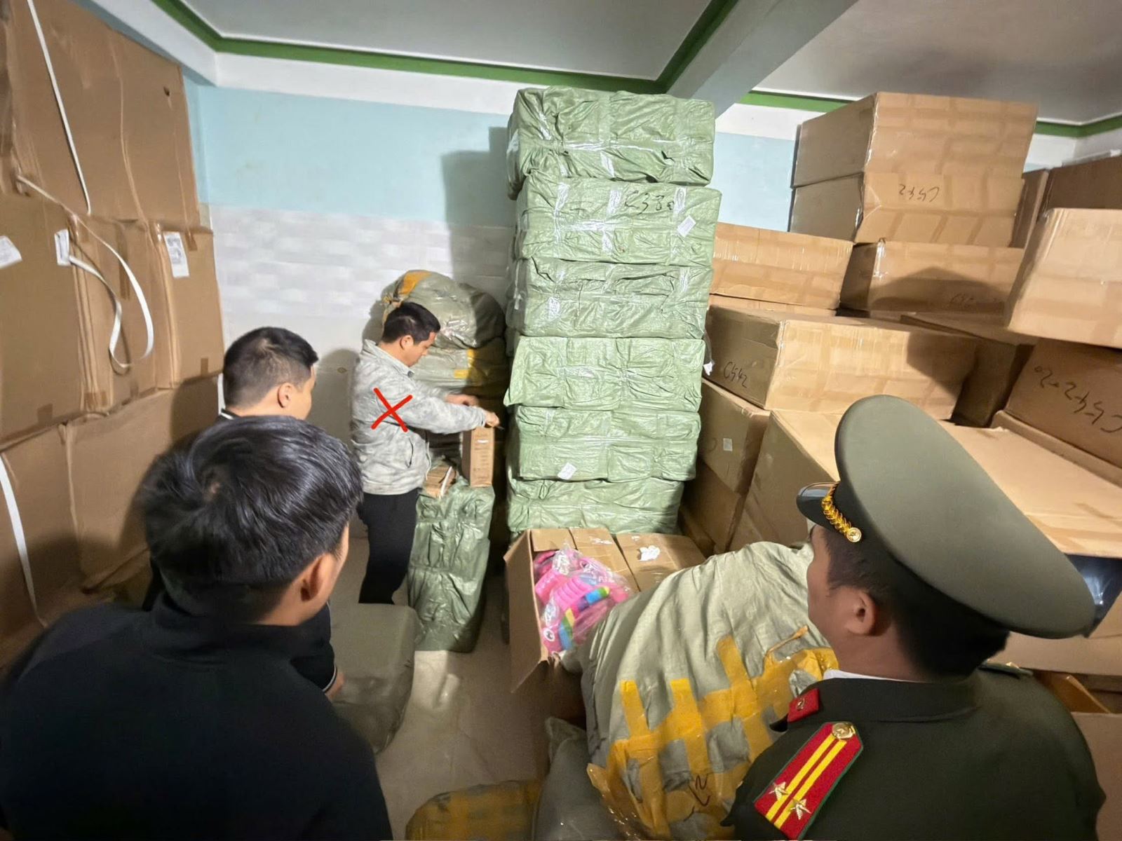Phú Thọ: Triệt phá đường dây buôn bán vũ khí quân dụng "núp bóng" súng thông bồn cầu trên mạng xã hội