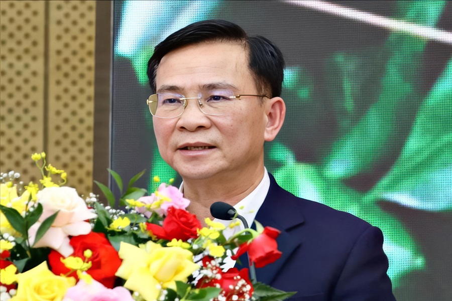 Ủy vi&ecirc;n Ban Chấp h&agrave;nh Trung ương Đảng, Ph&oacute; B&iacute; thư Tỉnh ủy, Chủ tịch UBND tỉnh Hồ Văn Mười ph&aacute;t biểu khai mạc hội nghị