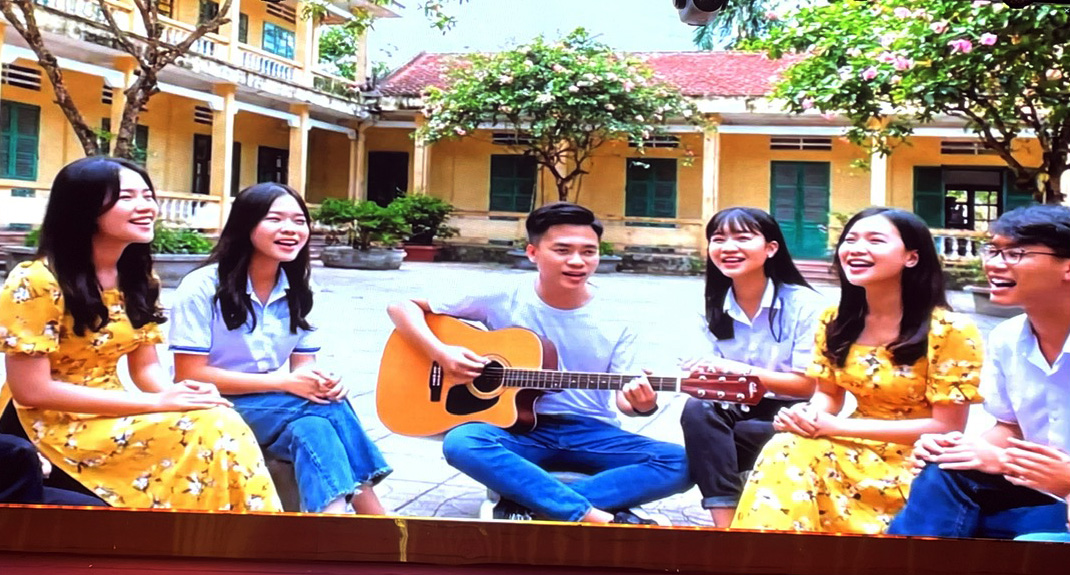 Hình ảnh sinh viên hát tình ca Hình ảnh sinh viên hát tình ca