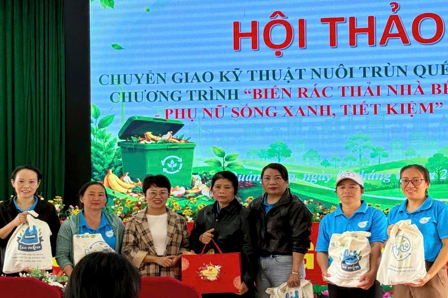 Hoạt động không chỉ góp phần nâng cao nhận thức về bảo vệ môi trường mà còn lan tỏa lối sống xanh, khuyến khích tiêu dùng bền vững, giảm lượng rác thải phát sinh trong sinh hoạt hằng ngày. Hoạt động không chỉ góp phần nâng cao nhận thức về bảo vệ môi trường mà còn lan tỏa lối sống xanh, khuyến khích tiêu dùng bền vững, giảm lượng rác thải phát sinh trong sinh hoạt hằng ngày.