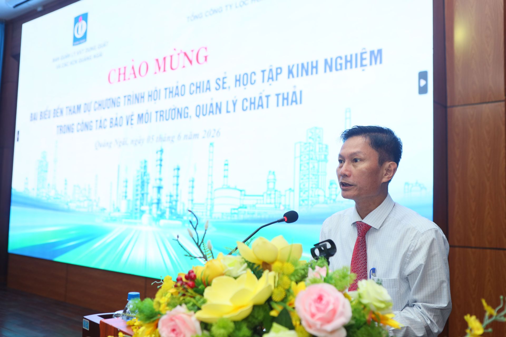 &Ocirc;ng Th&aacute;i Thanh B&igrave;nh &ndash; Ph&oacute; Trưởng BQL KKT Dung Quất v&agrave; KCN tỉnh Quảng Ng&atilde;i nhấn mạnh phương ch&acirc;m &ldquo;đồng h&agrave;nh c&ugrave;ng doanh nghiệp trong ph&aacute;t triển bền vững&rdquo;, do đ&oacute;, Ban sẽ tiếp tục hỗ trợ, tạo điều kiện cho c&aacute;c doanh nghiệp ph&aacute;t triển bền vững.