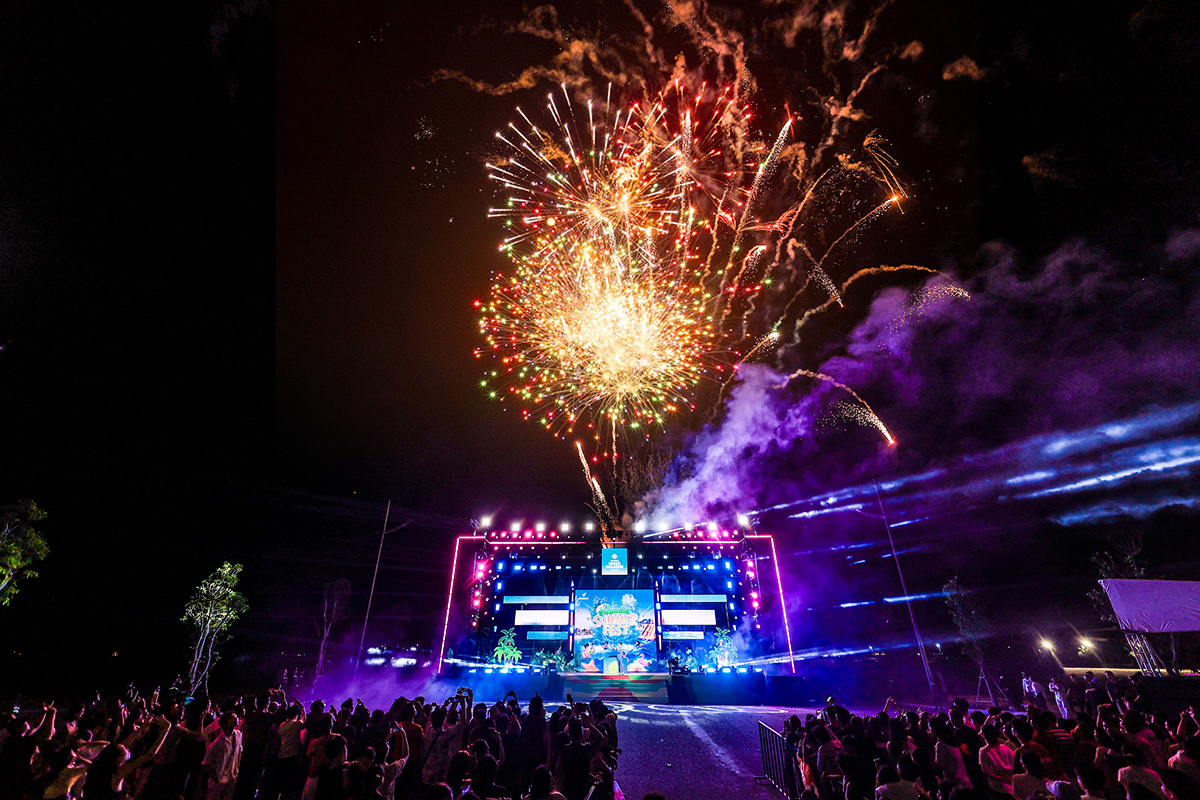 Màn pháo hoa rực rỡ khép lại Paradise Summer Fest, đồng thời thắp lên kỳ vọng về diện mạo tương lai của siêu điểm đến Vinhomes Green Paradise Màn pháo hoa rực rỡ khép lại Paradise Summer Fest, đồng thời thắp lên kỳ vọng về diện mạo tương lai của siêu điểm đến Vinhomes Green Paradise