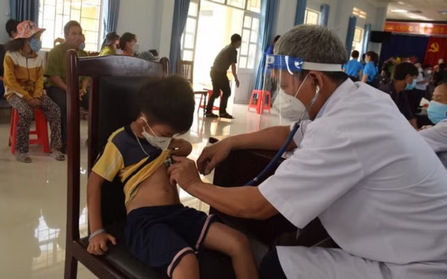 Khám bệnh miễn phí cho đồng bào dân tộc thiểu số ở Vân Canh, Gia Lai. Ảnh: N. Linh Khám bệnh miễn phí cho đồng bào dân tộc thiểu số ở Vân Canh, Gia Lai. Ảnh: N. Linh
